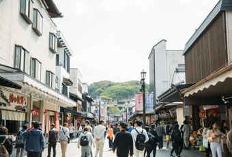 太宰府参道食べ歩きの風景