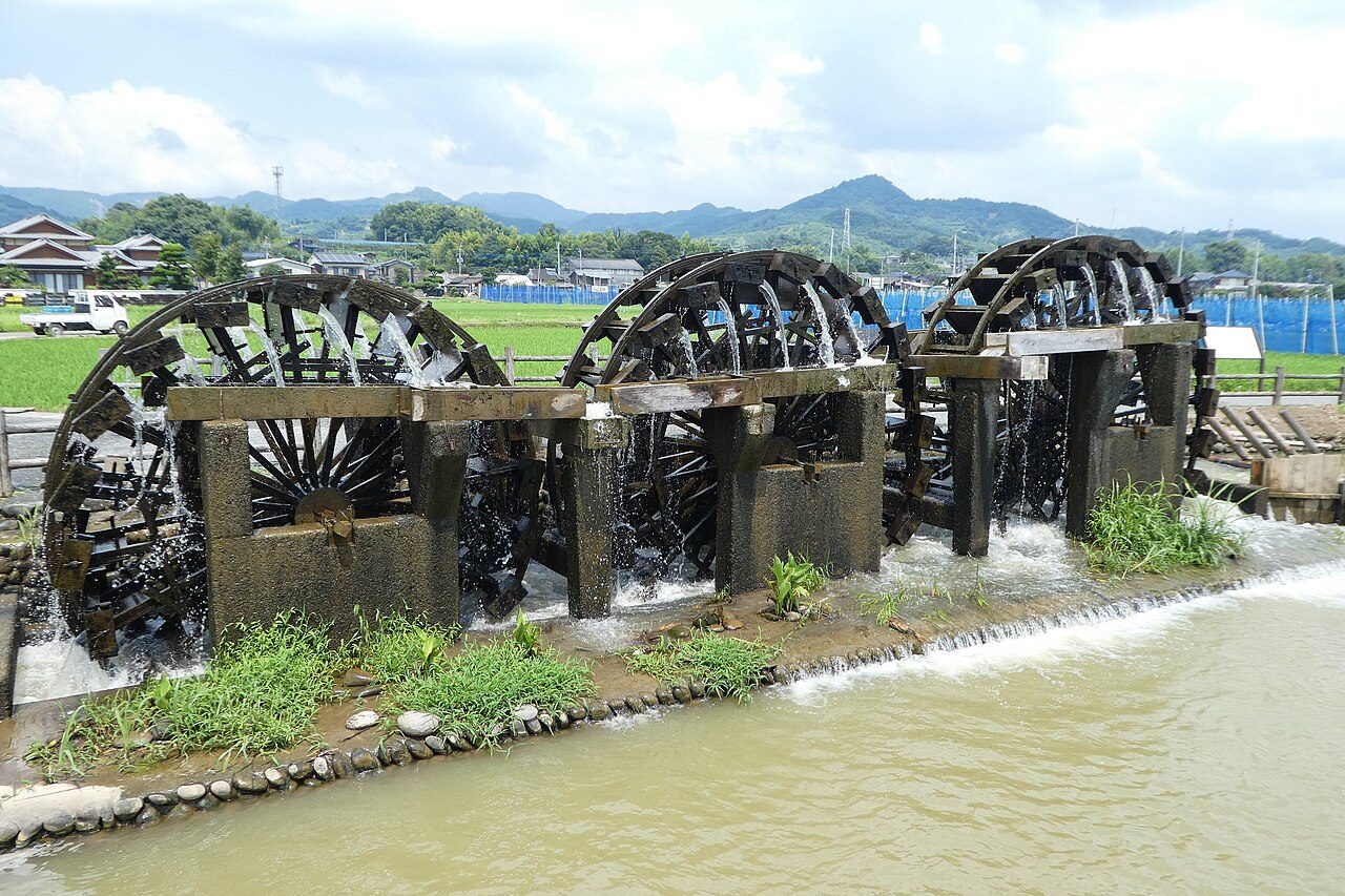 朝倉の三連水車の風景